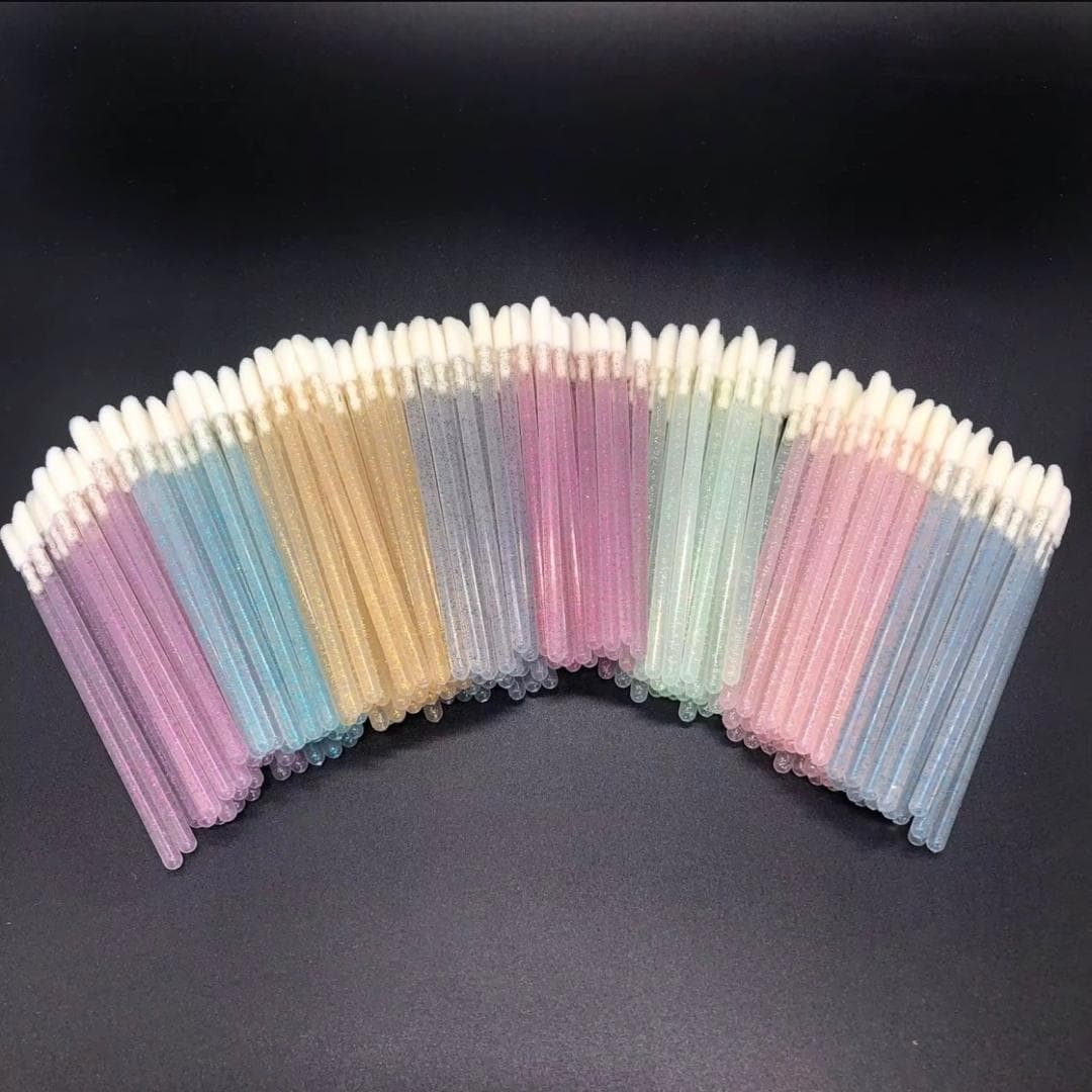 Lip Liner / Cotton Swab